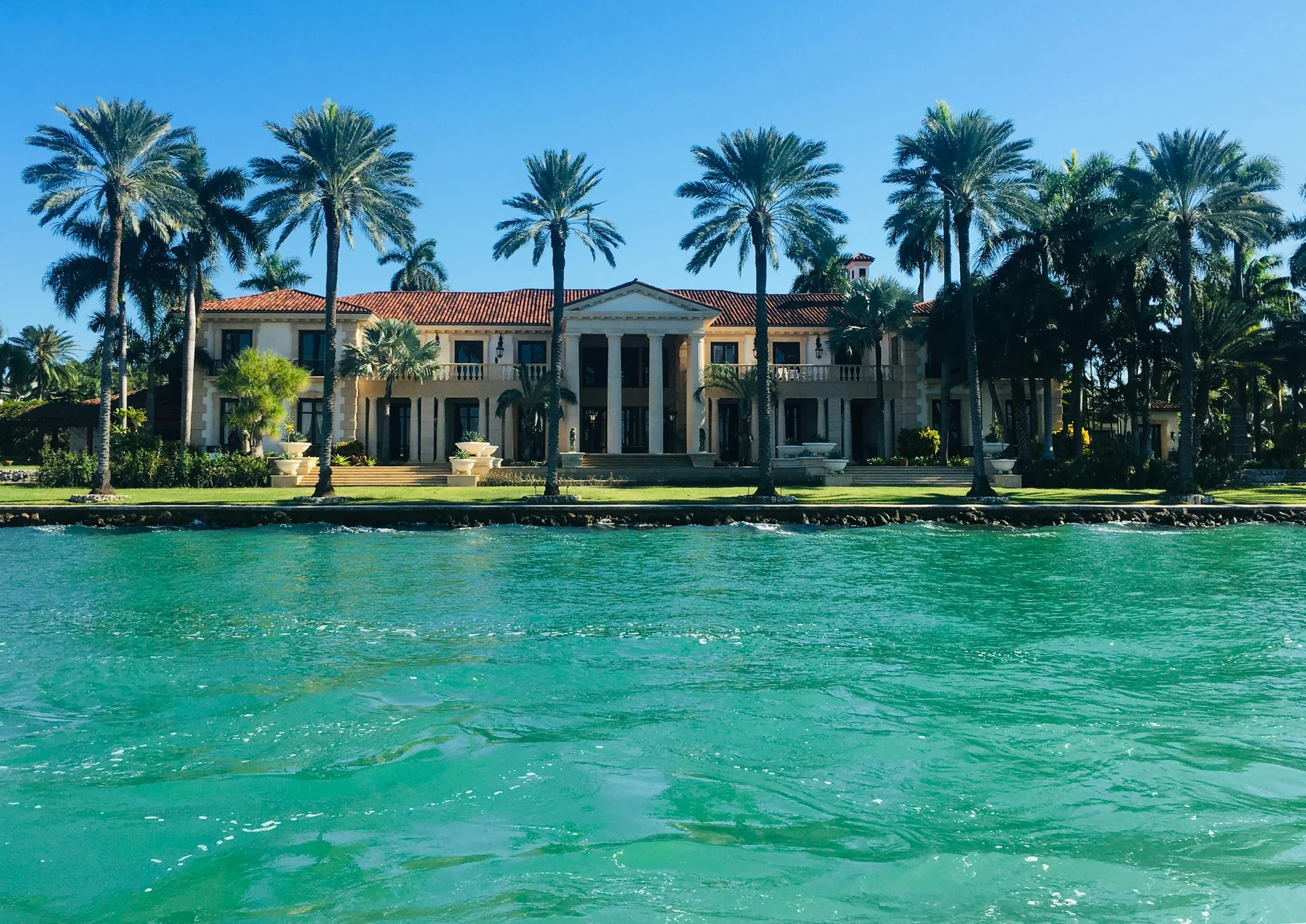 Waterfront estate residence in South Florida